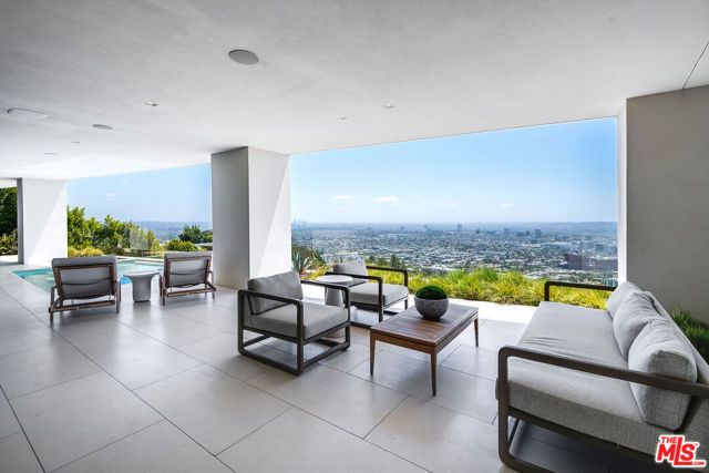 9016 Thrasher Avenue, Los Angeles, CA 90069