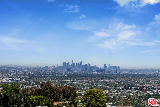 9016 Thrasher Avenue, Los Angeles, CA 90069