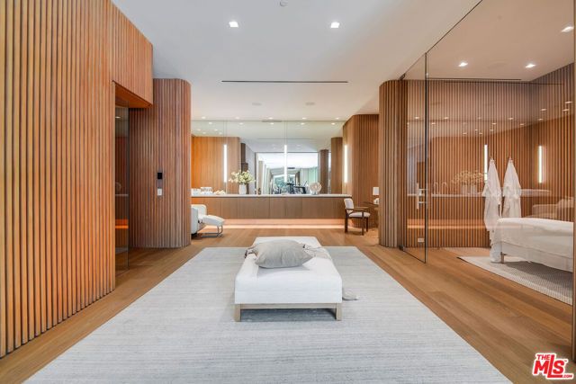 9016 Thrasher Avenue, Los Angeles, CA 90069