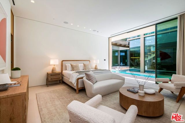 9016 Thrasher Avenue, Los Angeles, CA 90069