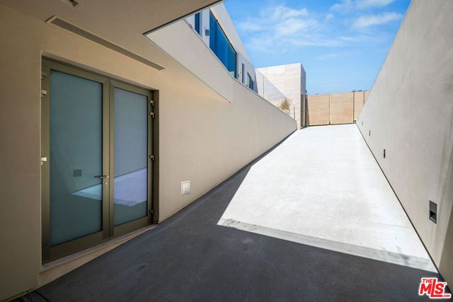 9016 Thrasher Avenue, Los Angeles, CA 90069