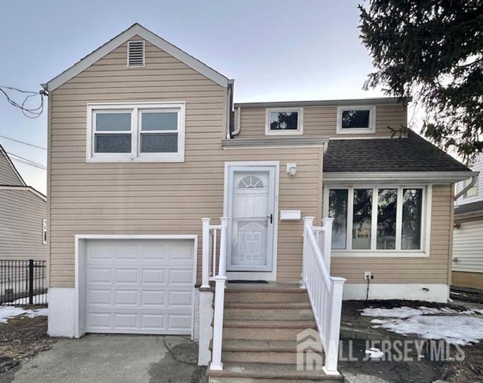 5 Gardner Court, Sayreville, NJ 08872