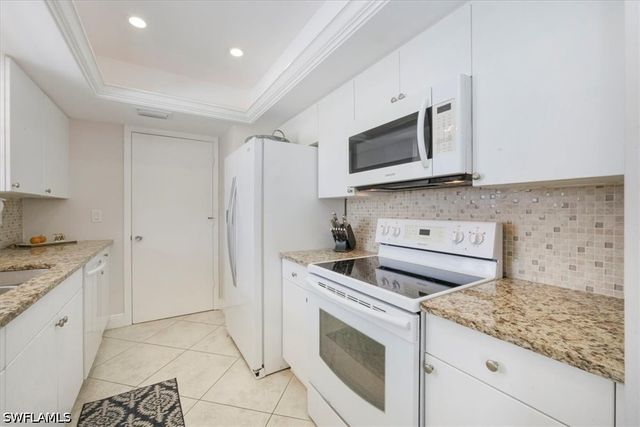 4126 Belair LN B6, Naples, FL 34103