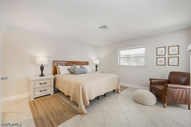 4126 Belair LN B6, Naples, FL 34103