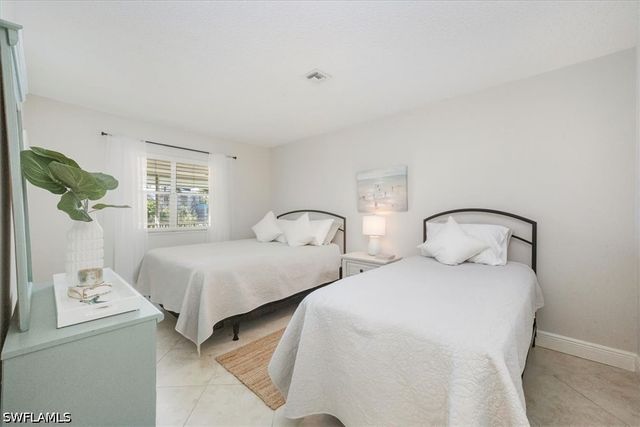 4126 Belair LN B6, Naples, FL 34103