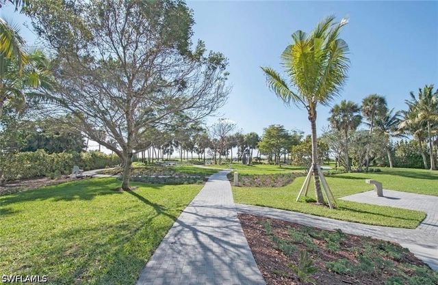 4126 Belair LN B6, Naples, FL 34103