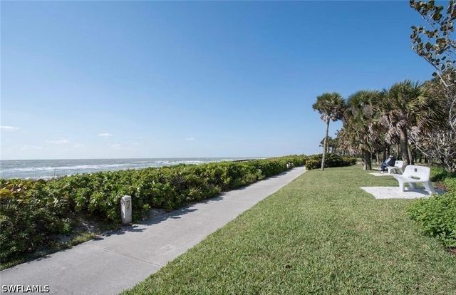 4126 Belair LN B6, Naples, FL 34103