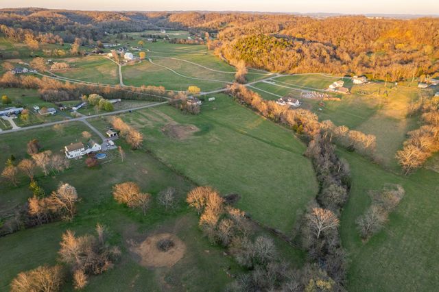 1793 Theta Pike, Columbia, TN 38401