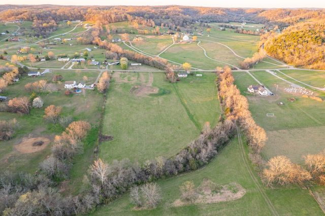 1793 Theta Pike, Columbia, TN 38401