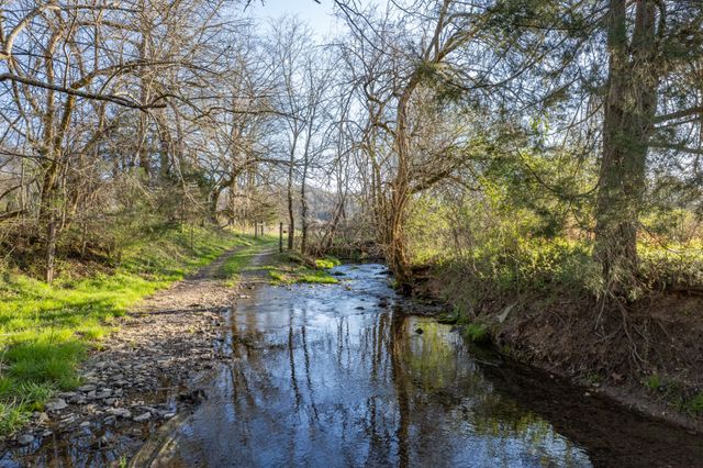 1793 Theta Pike, Columbia, TN 38401