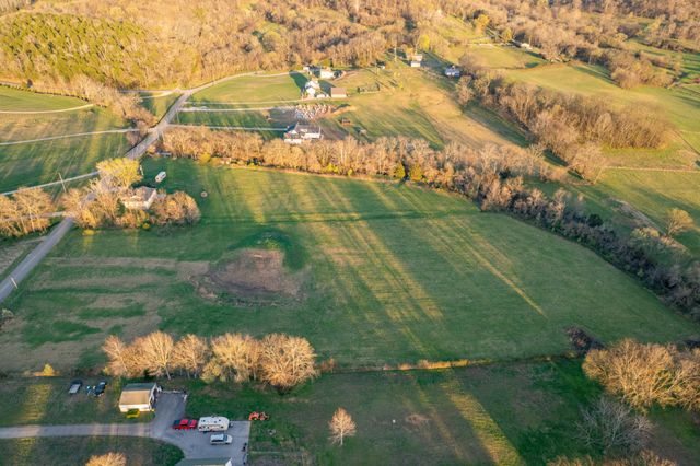 1793 Theta Pike, Columbia, TN 38401