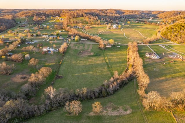 1793 Theta Pike, Columbia, TN 38401