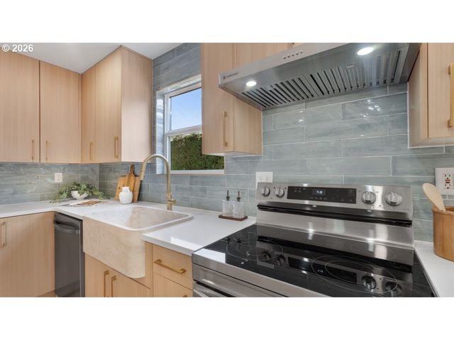 5658 N DELAWARE Ave, Portland, OR 97217