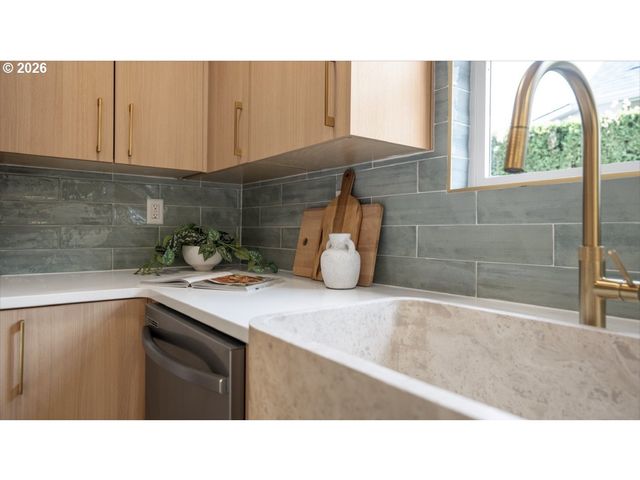 5658 N DELAWARE Ave, Portland, OR 97217