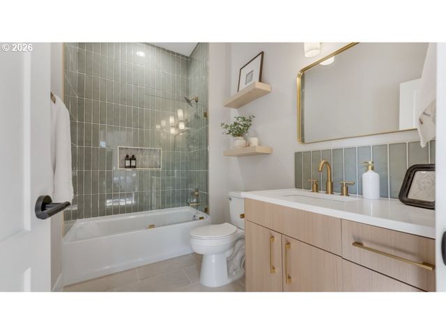 5658 N DELAWARE Ave, Portland, OR 97217