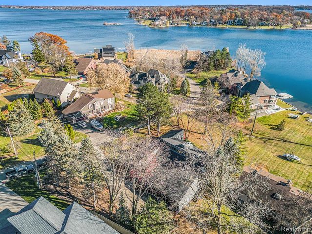 2501 Doleman Drive, West Bloomfield, MI 48324