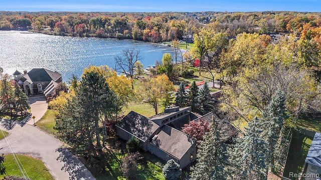 2501 Doleman Drive, West Bloomfield, MI 48324