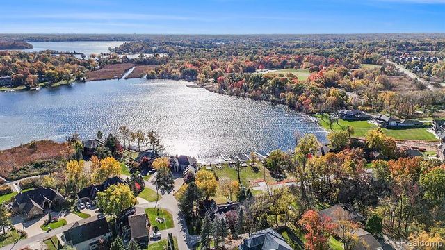 2501 Doleman Drive, West Bloomfield, MI 48324