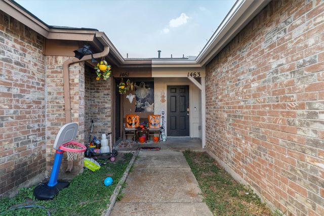 1463 Brook Meadow Circle B, Lancaster, TX 75134