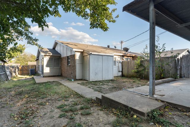1463 Brook Meadow Circle B, Lancaster, TX 75134