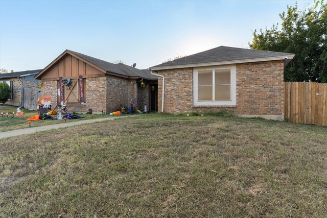 1463 Brook Meadow Circle B, Lancaster, TX 75134