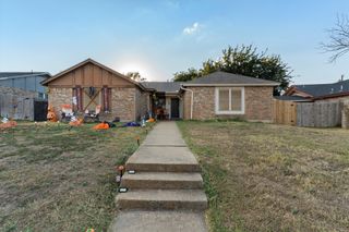 1463 Brook Meadow Circle B, Lancaster, TX 75134
