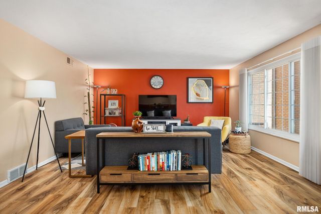 6016 N Knoxville Ave Apt 102, Peoria, IL 61614