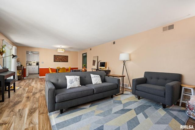 6016 N Knoxville Ave Apt 102, Peoria, IL 61614