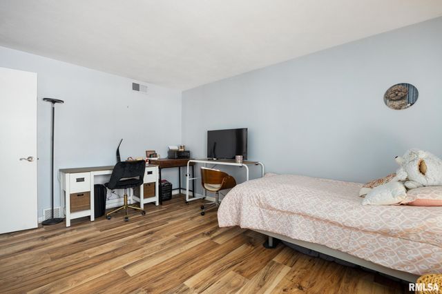 6016 N Knoxville Ave Apt 102, Peoria, IL 61614