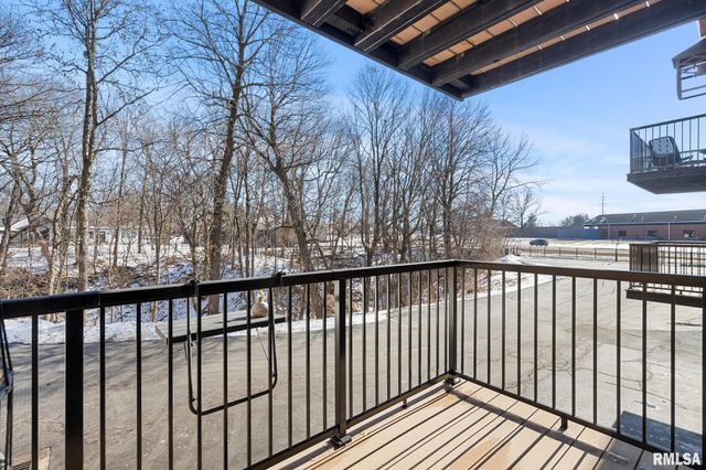 6016 N Knoxville Ave Apt 102, Peoria, IL 61614