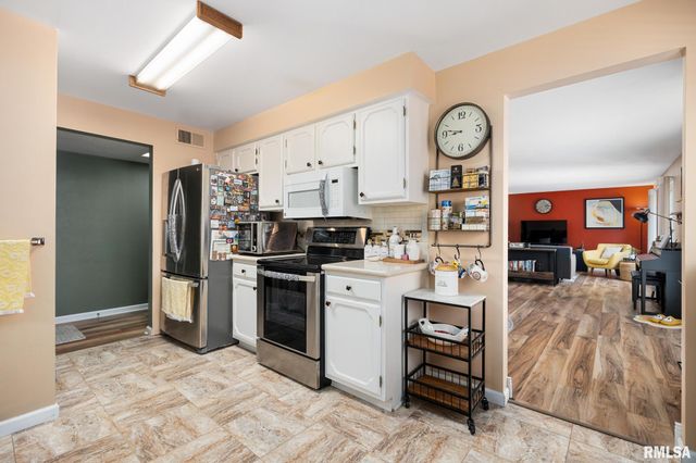 6016 N Knoxville Ave Apt 102, Peoria, IL 61614