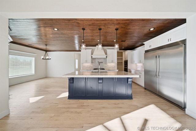 6131 N Creekwood Drive, Owasso, OK 74055
