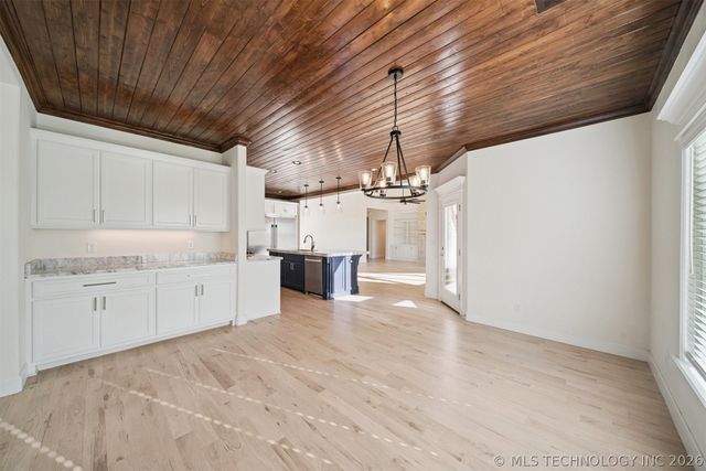 6131 N Creekwood Drive, Owasso, OK 74055