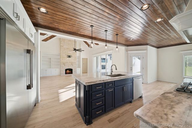 6131 N Creekwood Drive, Owasso, OK 74055