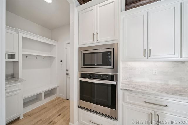 6131 N Creekwood Drive, Owasso, OK 74055