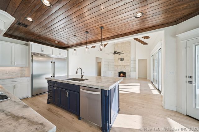 6131 N Creekwood Drive, Owasso, OK 74055