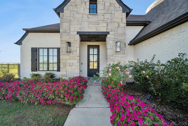 6131 N Creekwood Drive, Owasso, OK 74055