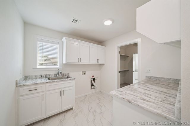 6131 N Creekwood Drive, Owasso, OK 74055