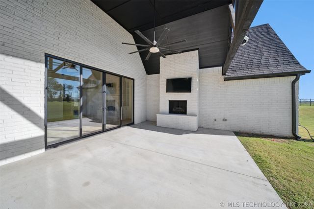 6131 N Creekwood Drive, Owasso, OK 74055