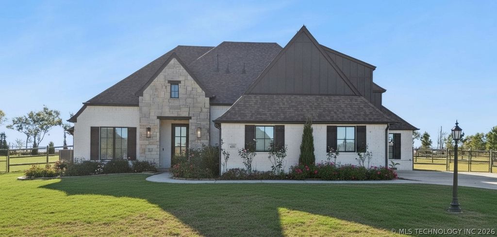 6131 N Creekwood Drive, Owasso, OK 74055