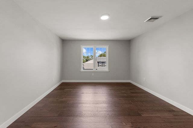 961 Wood St, Fall River, MA 02721