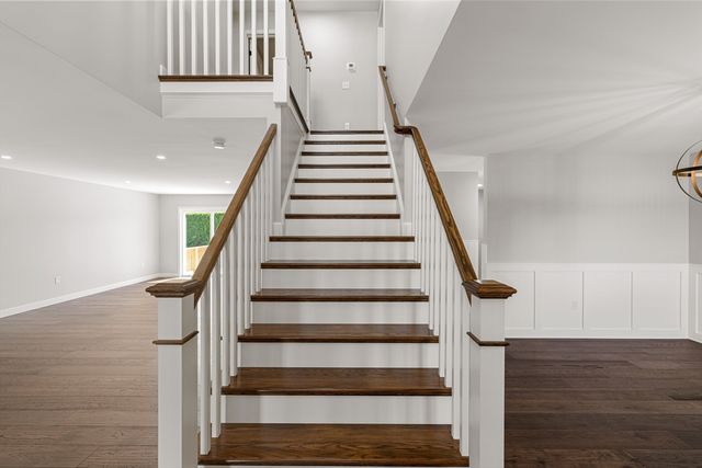 961 Wood St, Fall River, MA 02721