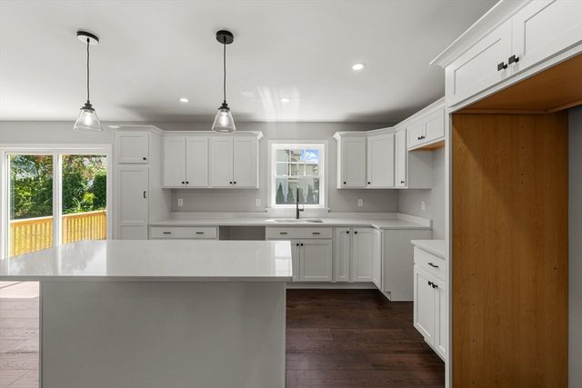 961 Wood St, Fall River, MA 02721