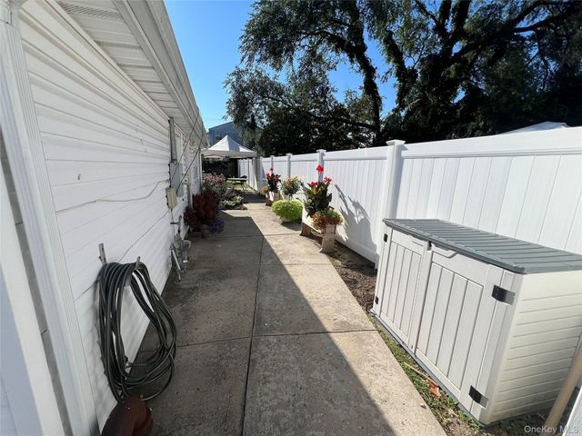 79 Radcliffe Road 2, Island Park, NY 11558
