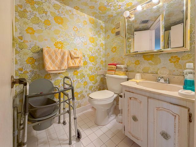 3930 Inverrary Boulevard 304-d, Lauderhill, FL 33319