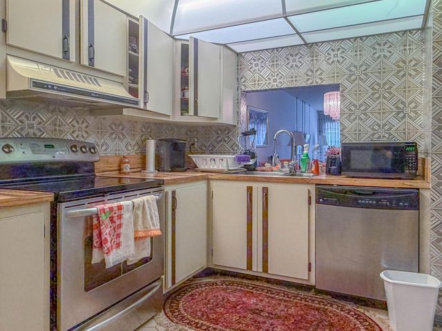 3930 Inverrary Boulevard 304-d, Lauderhill, FL 33319