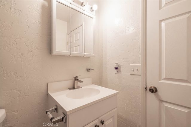 1044 E Country Club Boulevard, Big Bear City, CA 92314