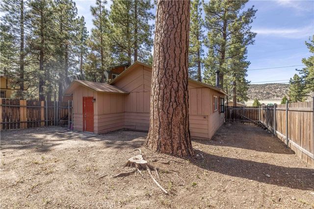 1044 E Country Club Boulevard, Big Bear City, CA 92314