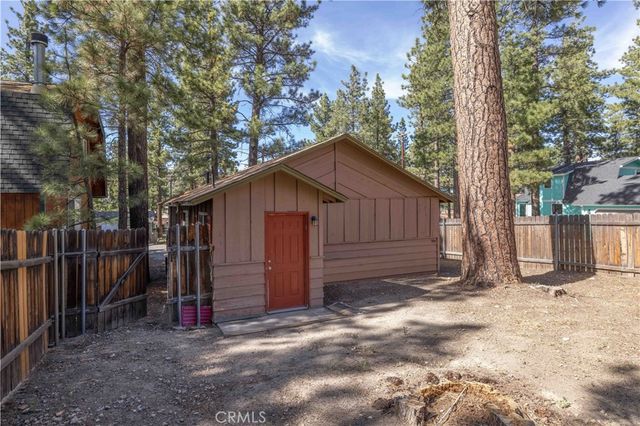 1044 E Country Club Boulevard, Big Bear City, CA 92314