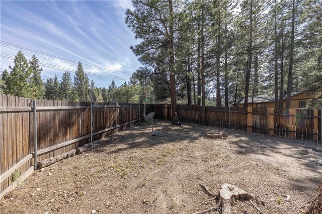1044 E Country Club Boulevard, Big Bear City, CA 92314